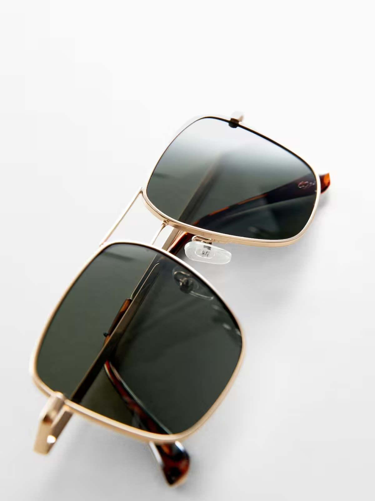 Polarised sunglasses