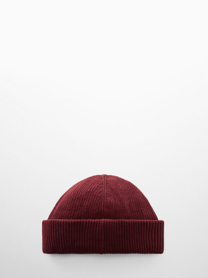 Short knitted hat