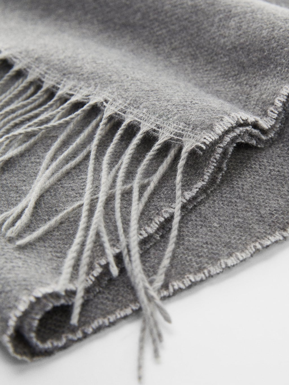 Two-tone fringed scarf