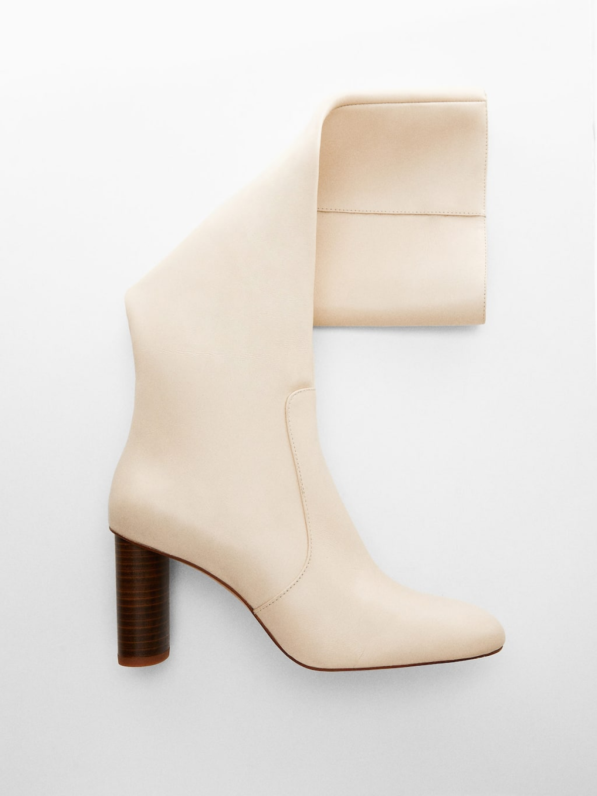 Round-toe leather boots