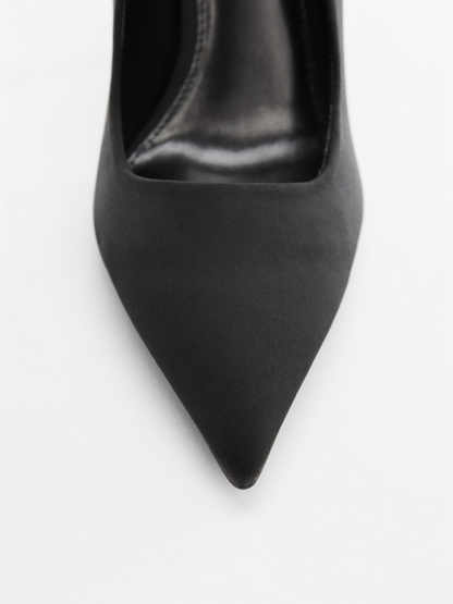 Pointed toe heel shoes