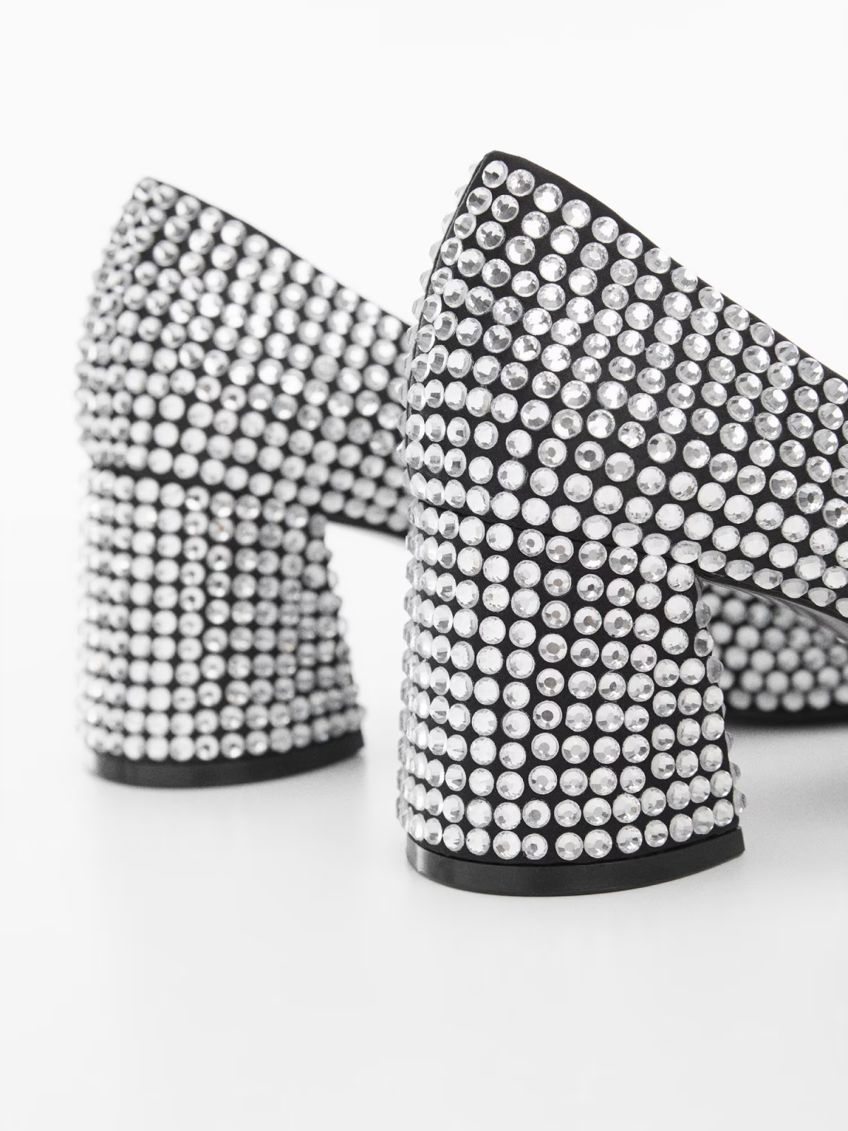 Shoes with shiny heels